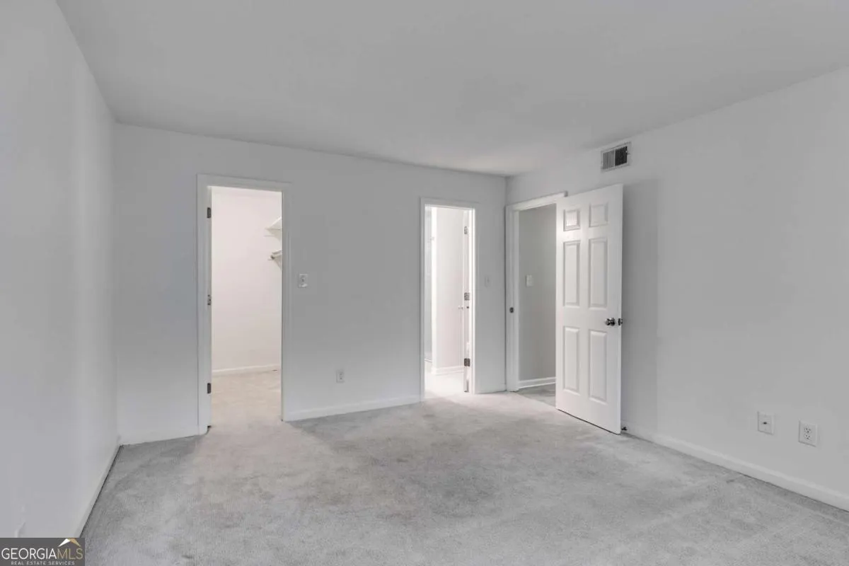 2135 N Forest Trail
