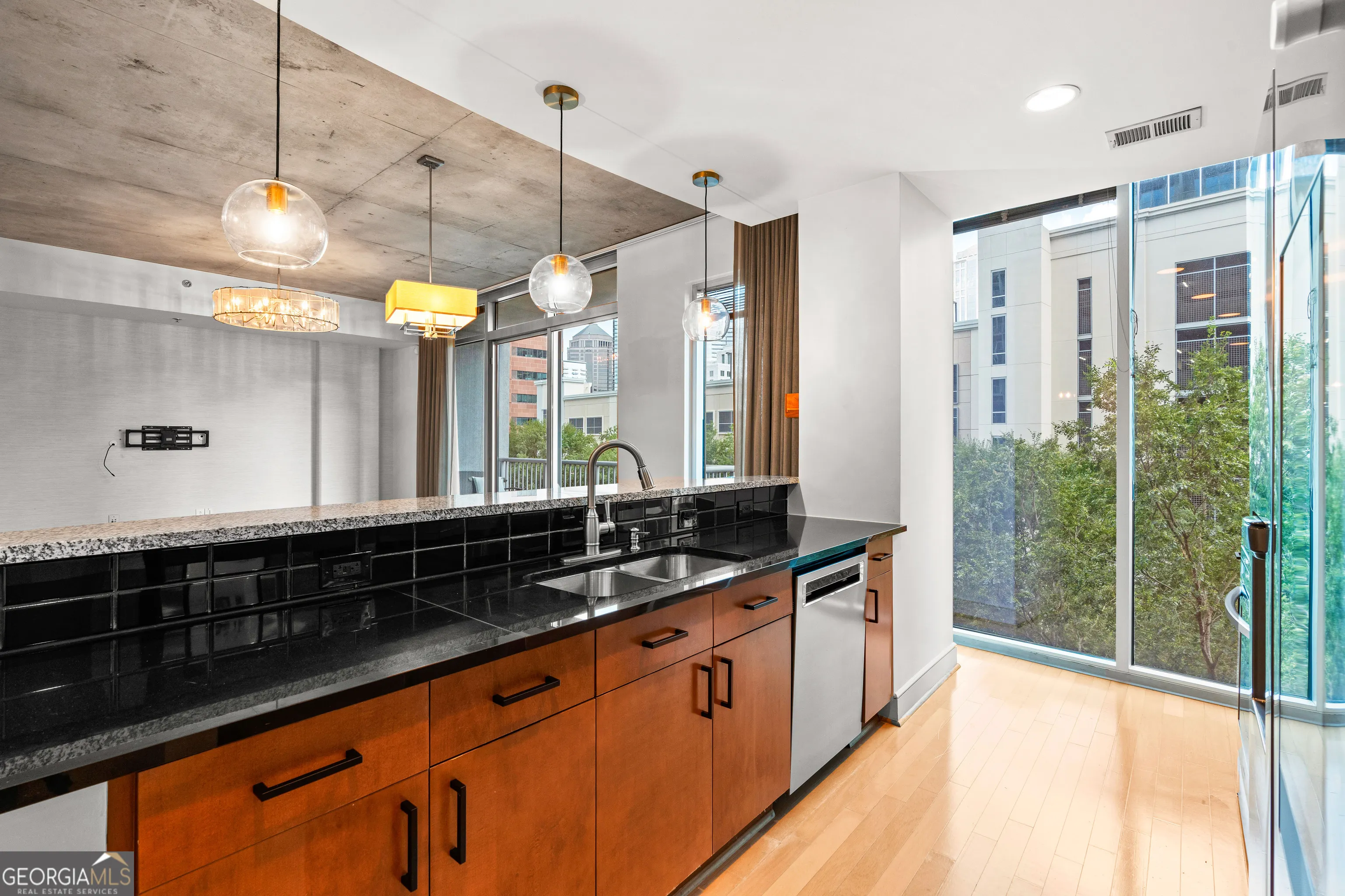 609 950 W Peachtree Street NW, #609