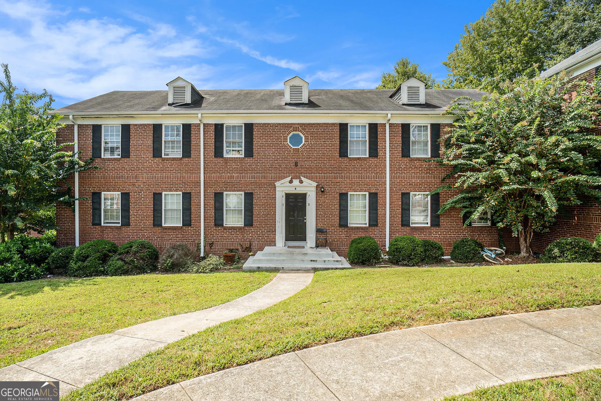 B6 2367 Cascade Road, #B6