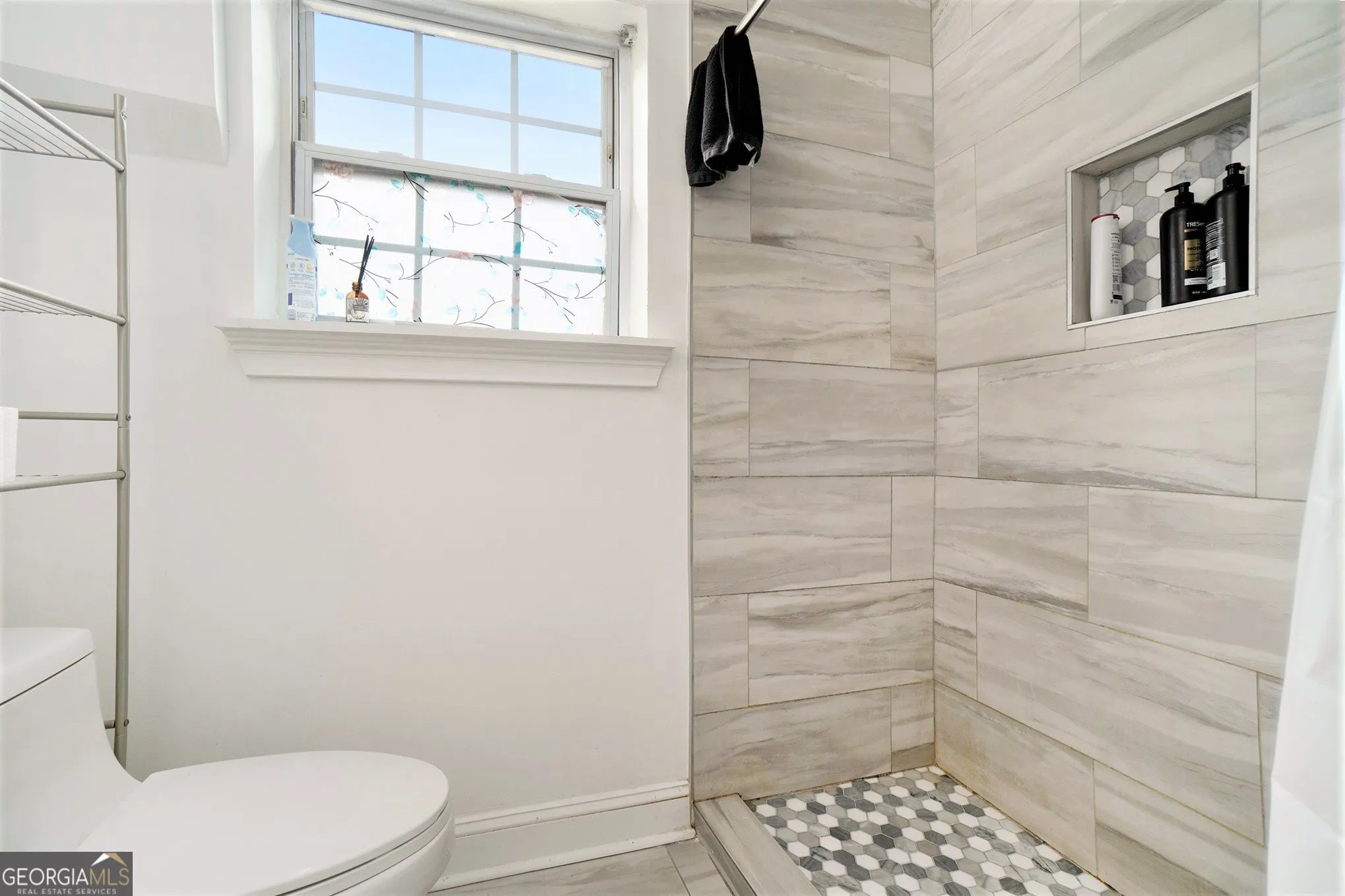 B6 2367 Cascade Road, #B6