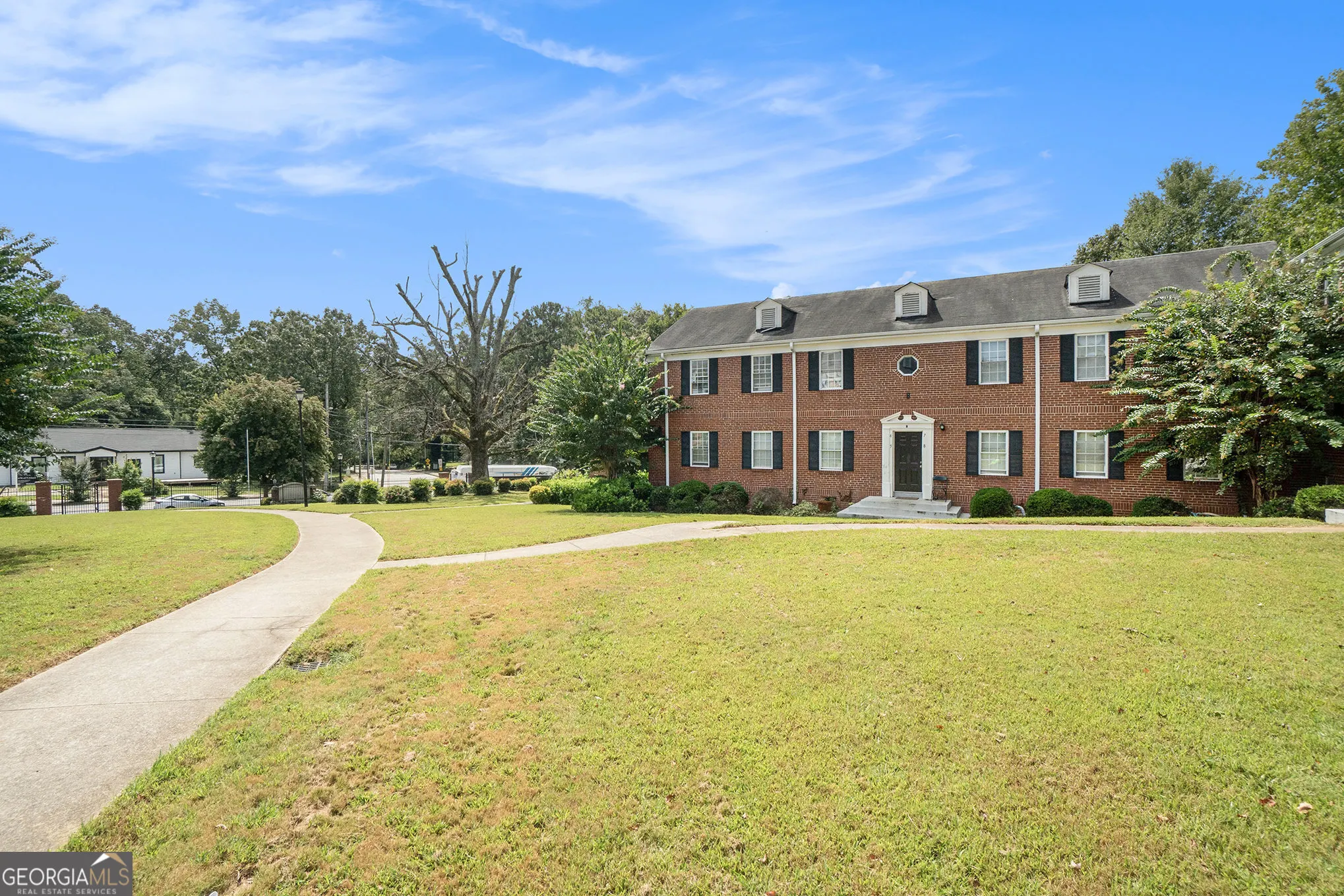 B6 2367 Cascade Road, #B6