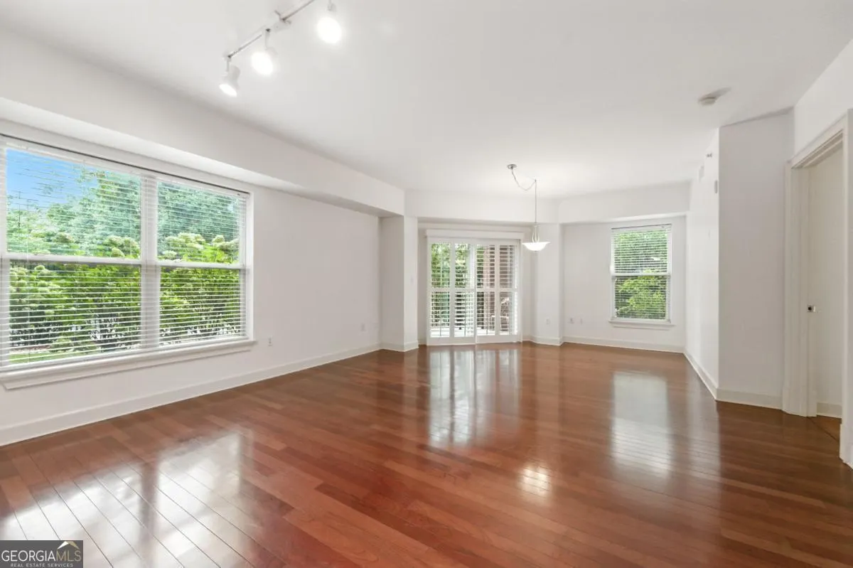 120 200 River Vista Drive, #120