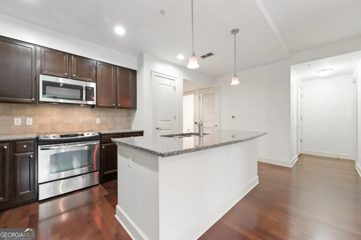 120 200 River Vista Drive, #120