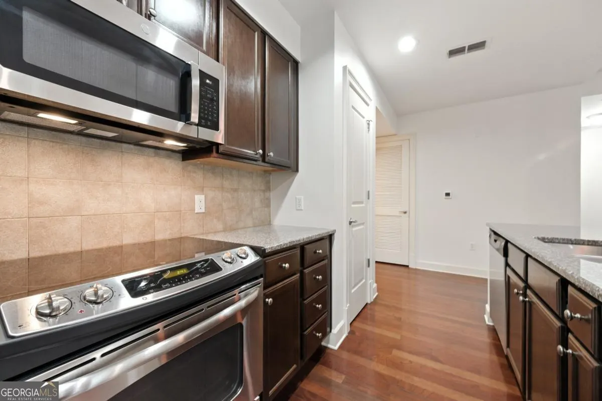 120 200 River Vista Drive, #120
