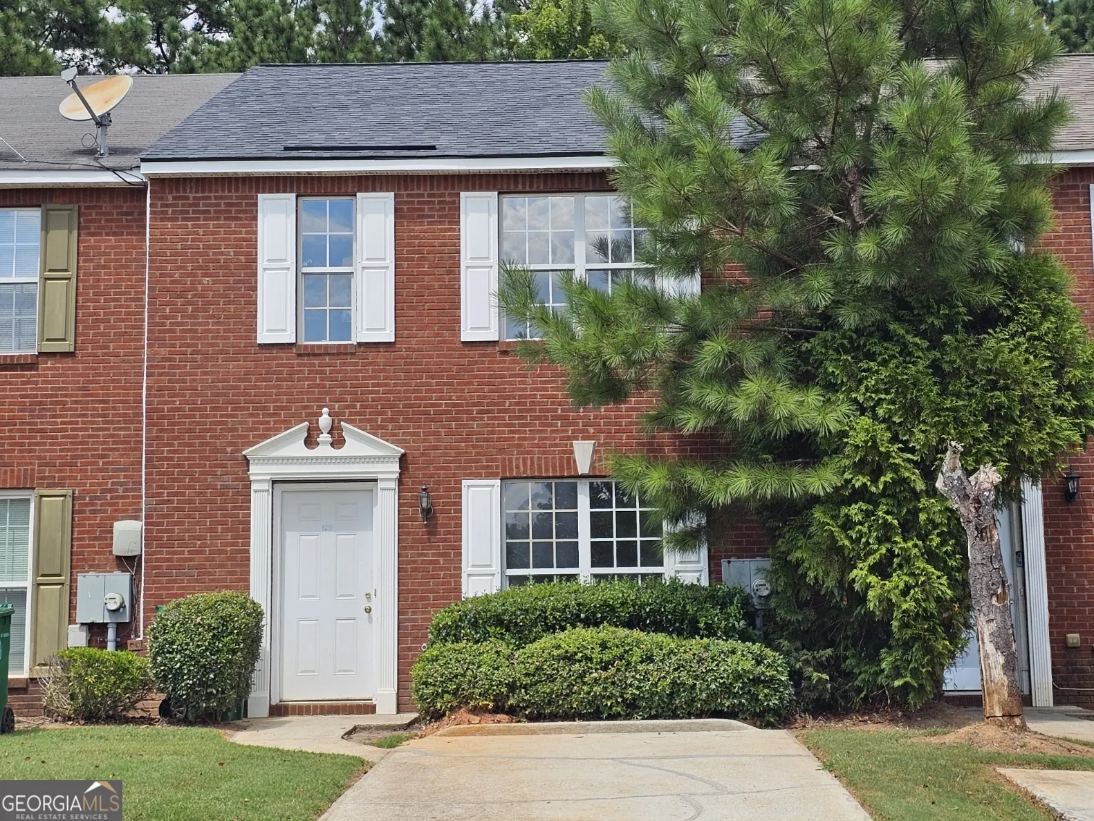 5821 Strathmoor Manor Circle