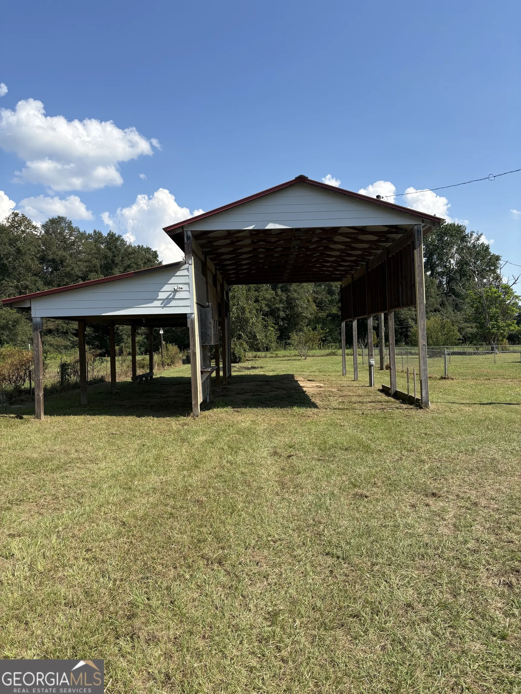 1137 Eastman Highway