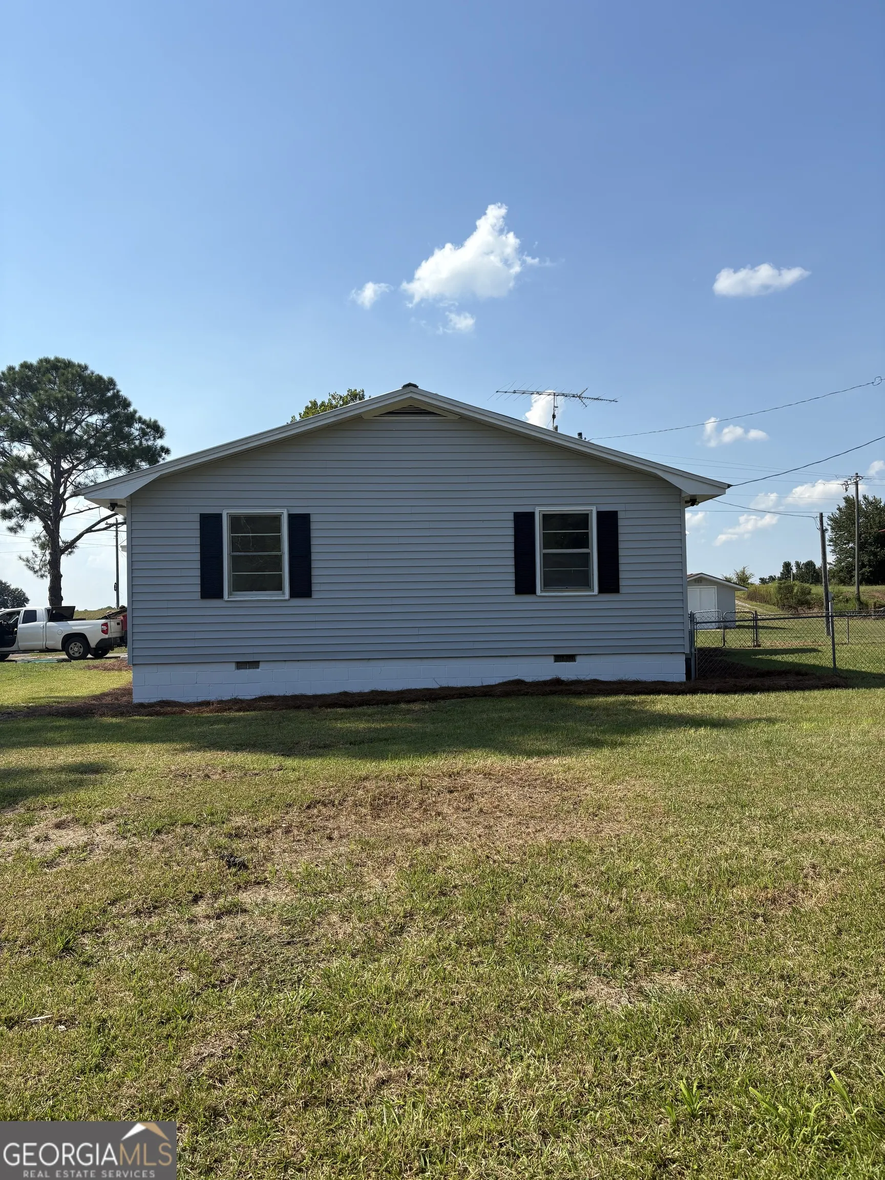 1137 Eastman Highway