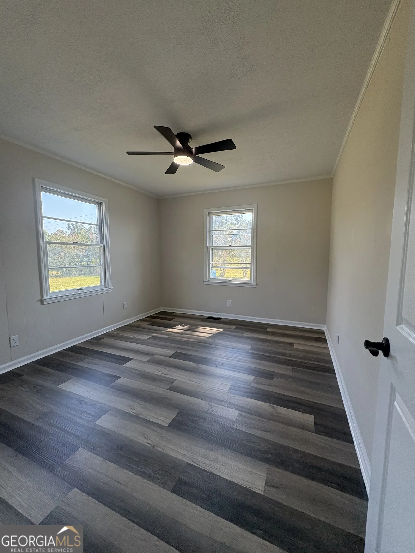 1137 Eastman Highway