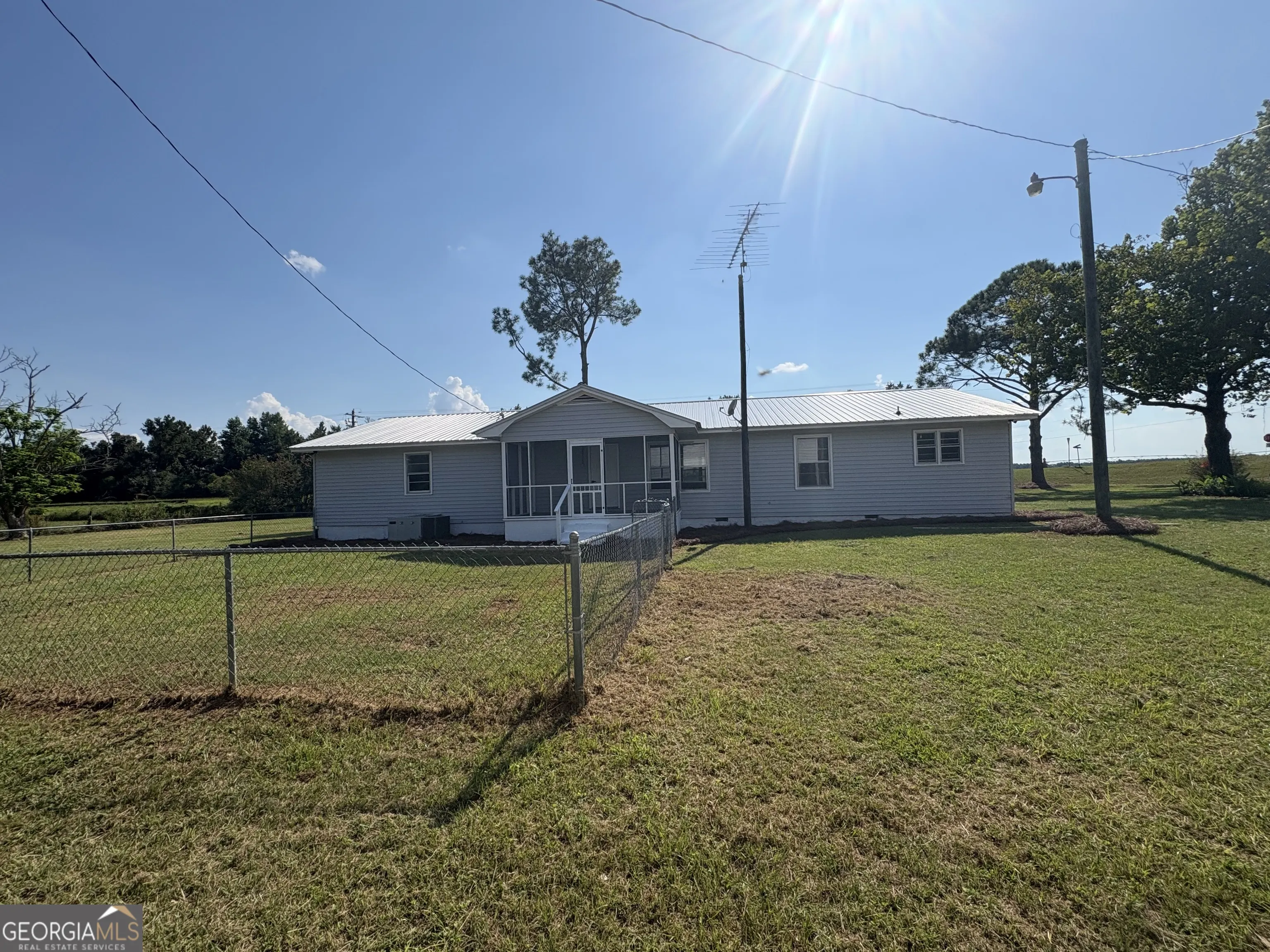 1137 Eastman Highway