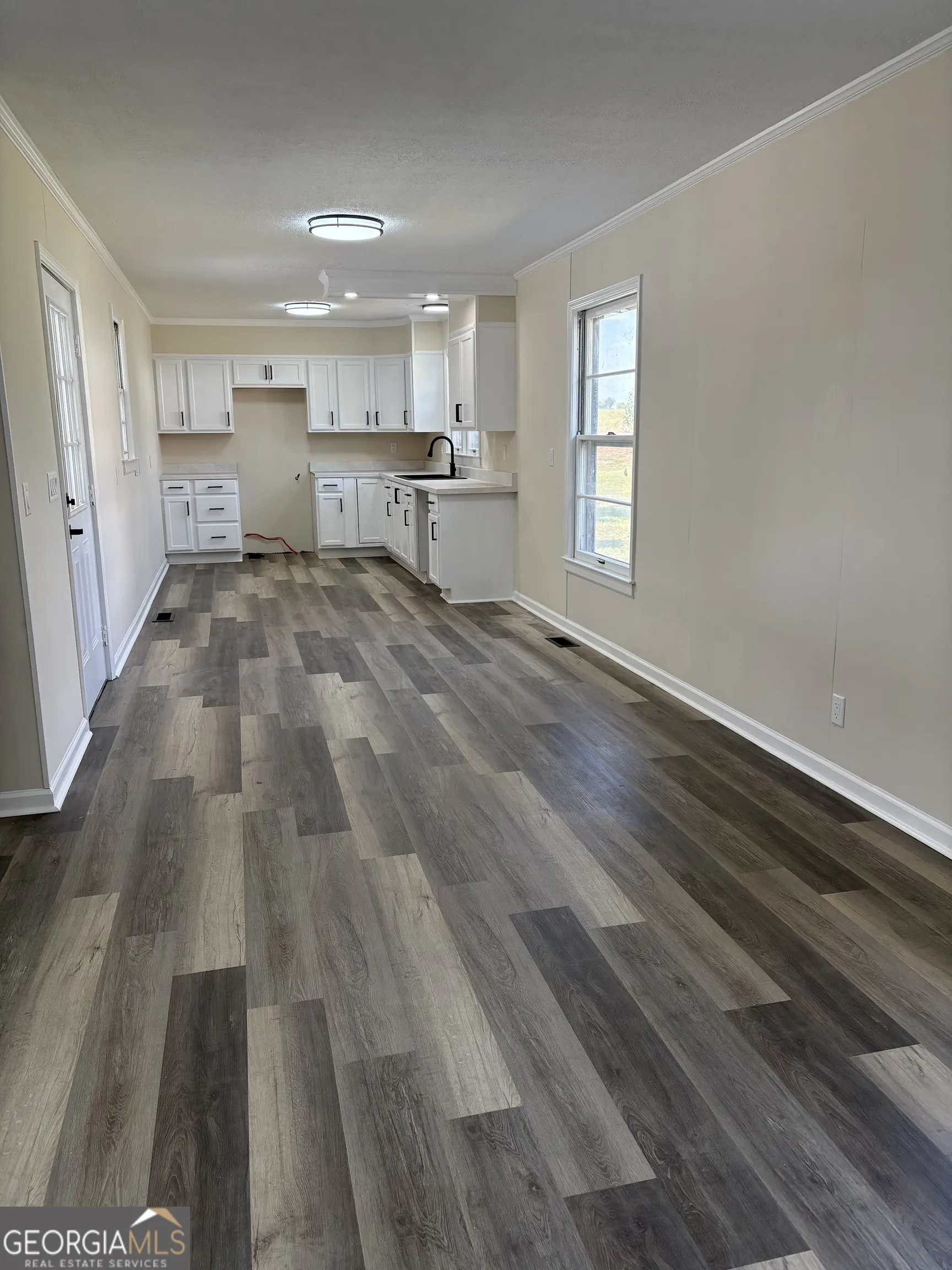 1137 Eastman Highway