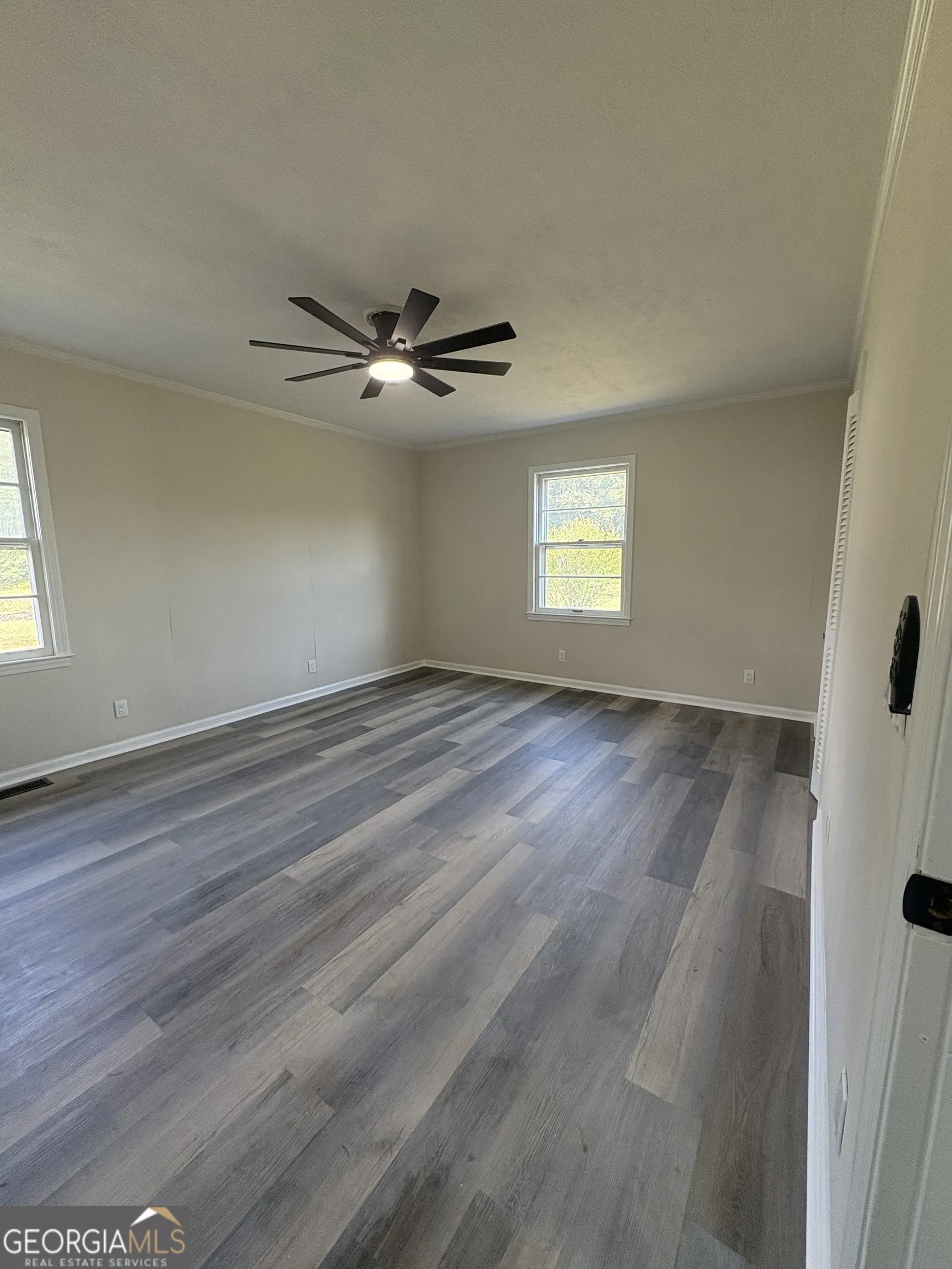 1137 Eastman Highway