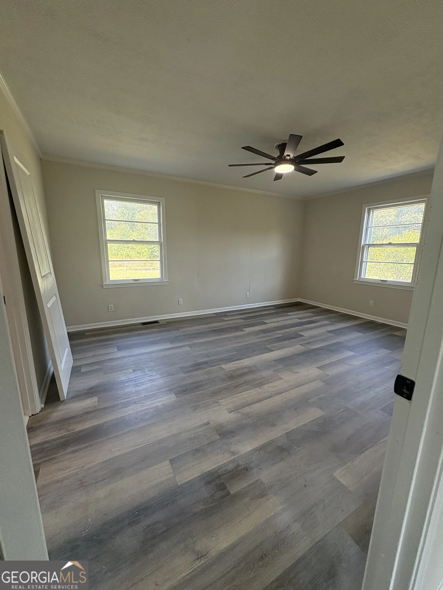 1137 Eastman Highway