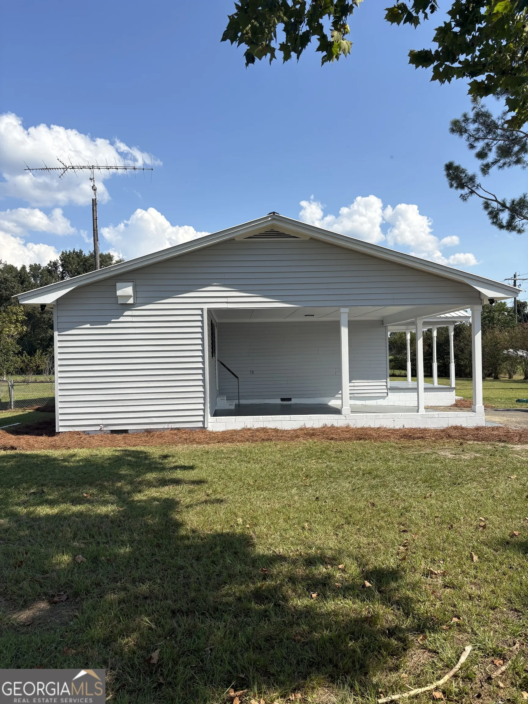 1137 Eastman Highway