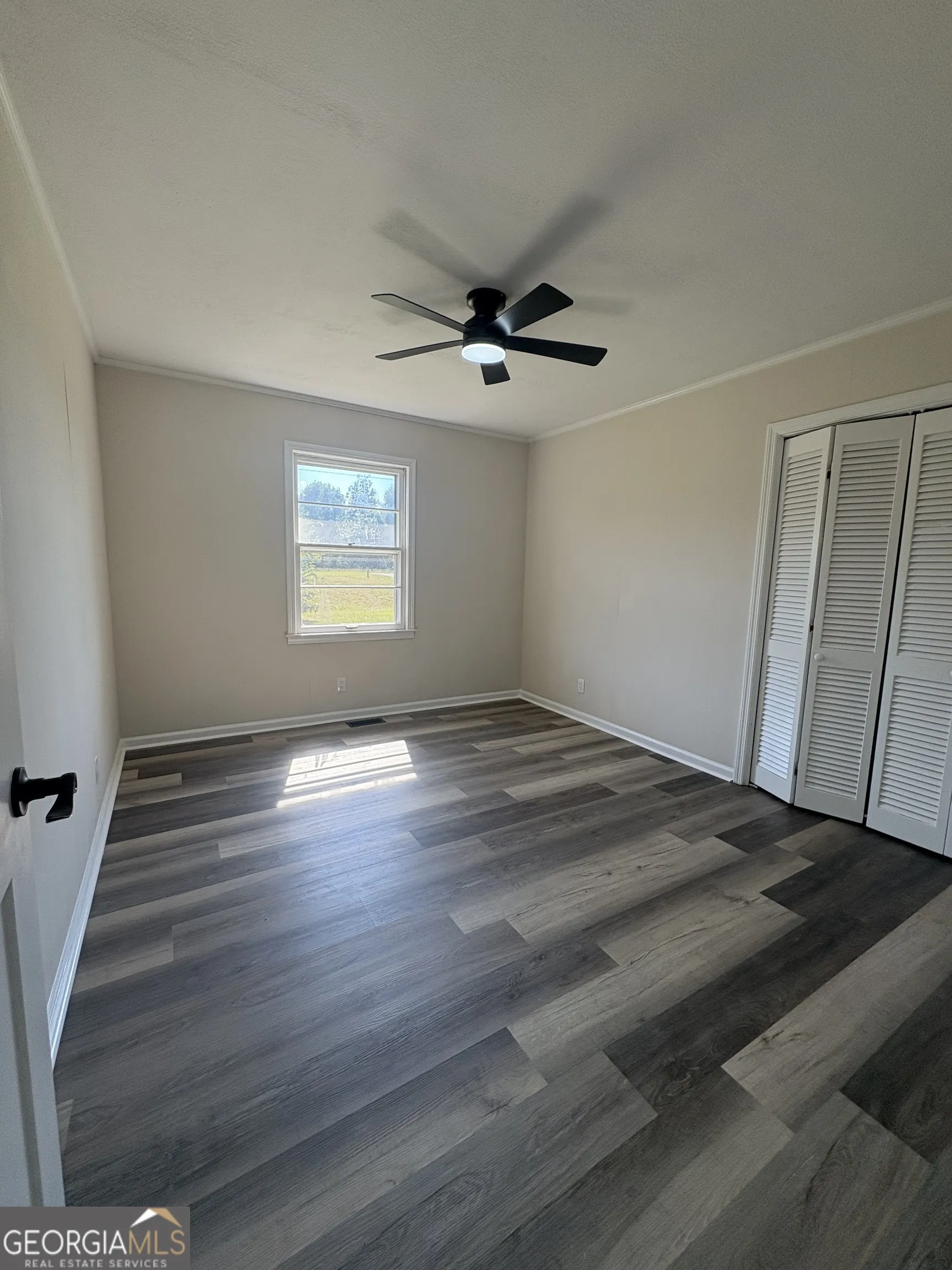1137 Eastman Highway