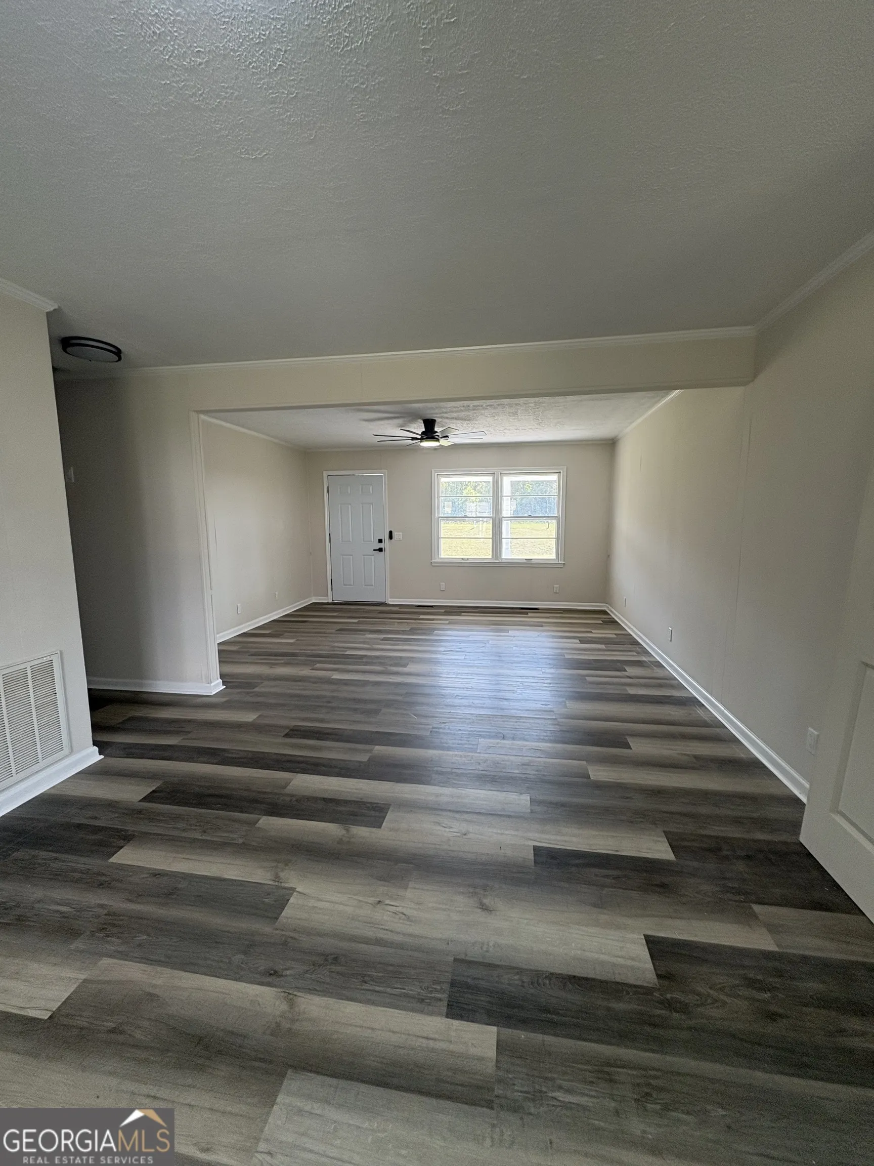 1137 Eastman Highway