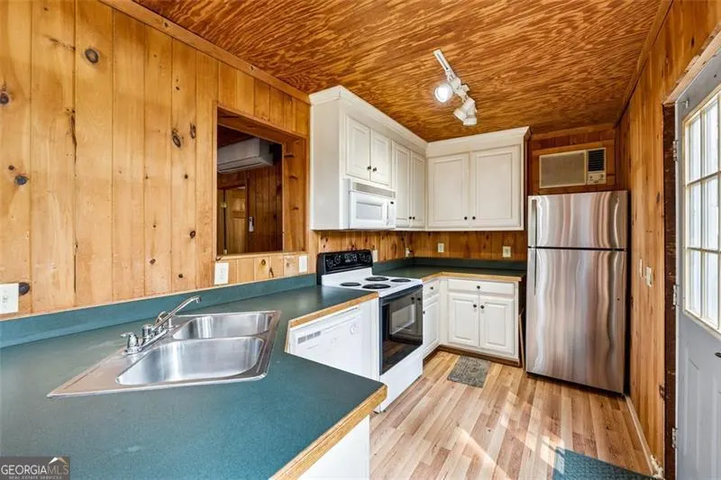 535 HIDDEN VALLEY Trail