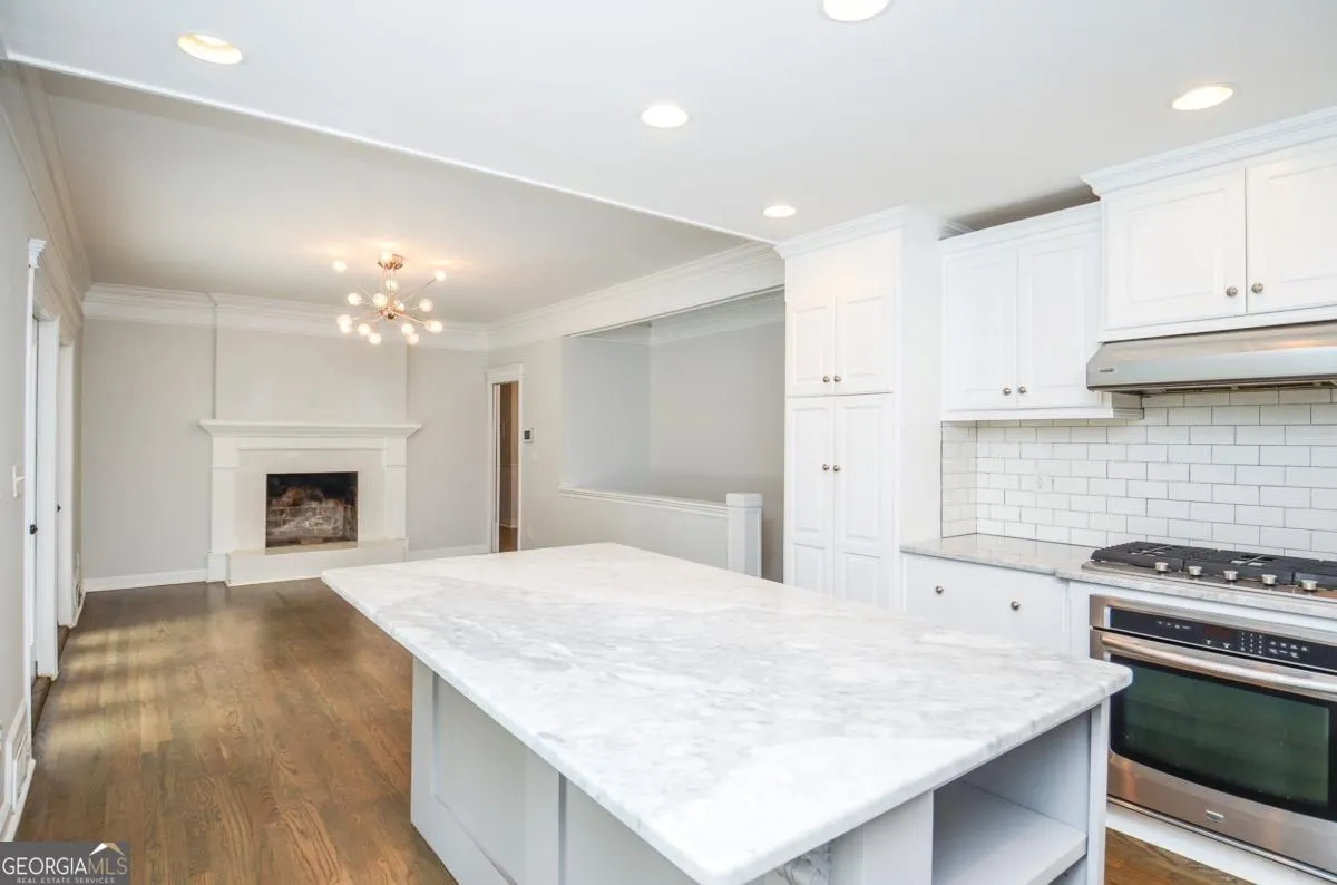 2079 Street Deville NE