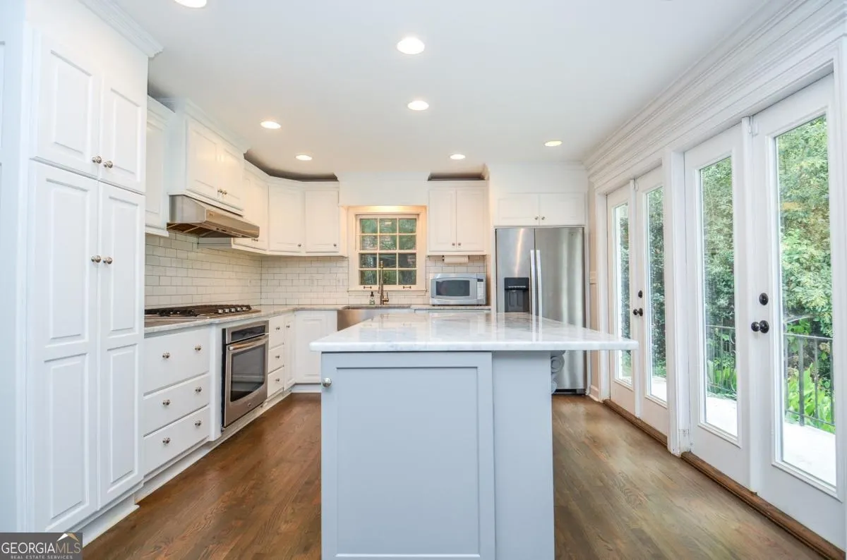 2079 Street Deville NE