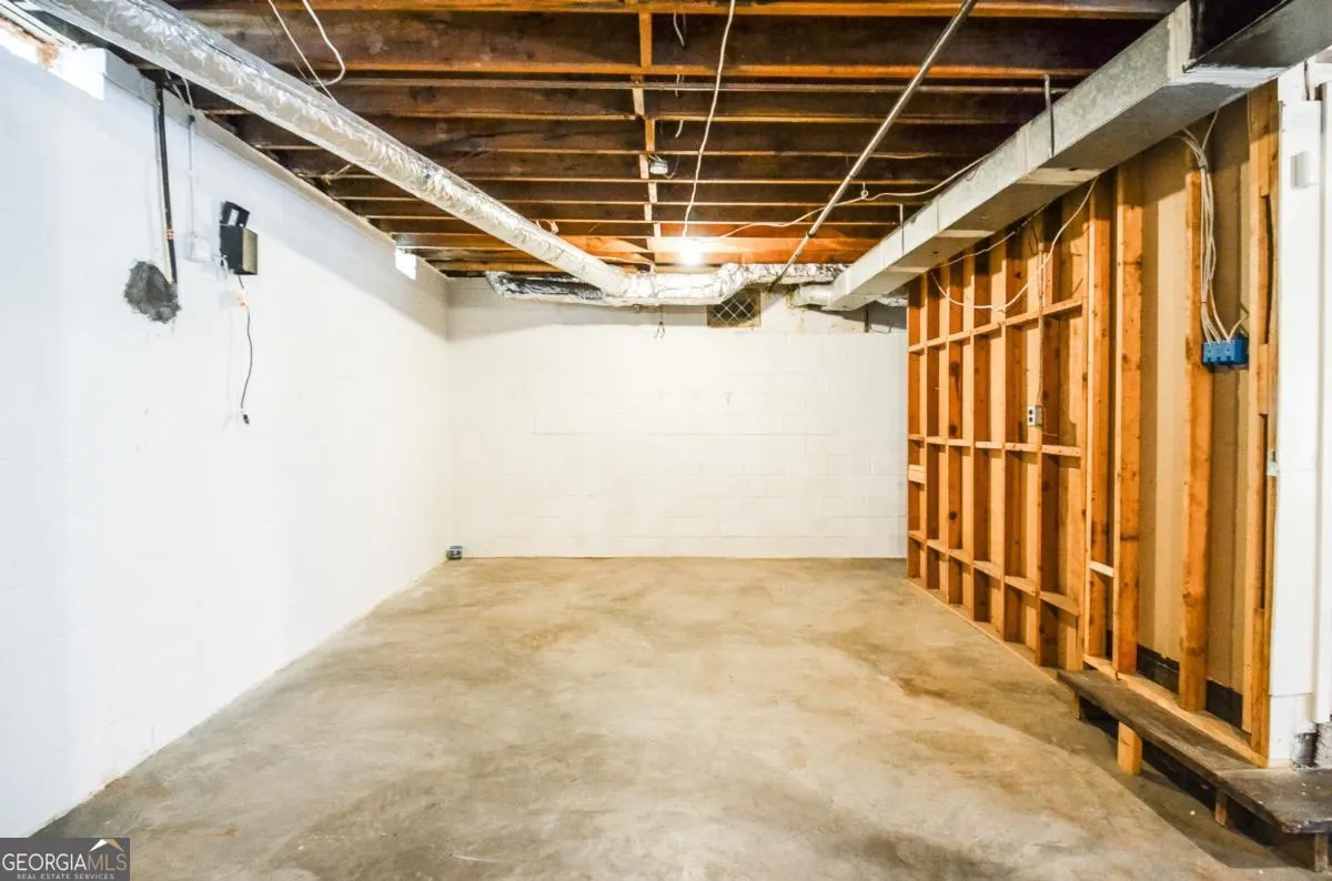 2079 Street Deville NE