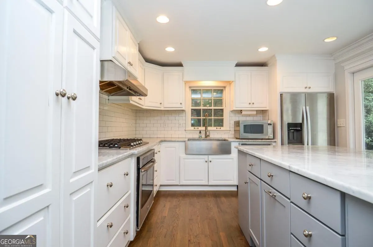 2079 Street Deville NE