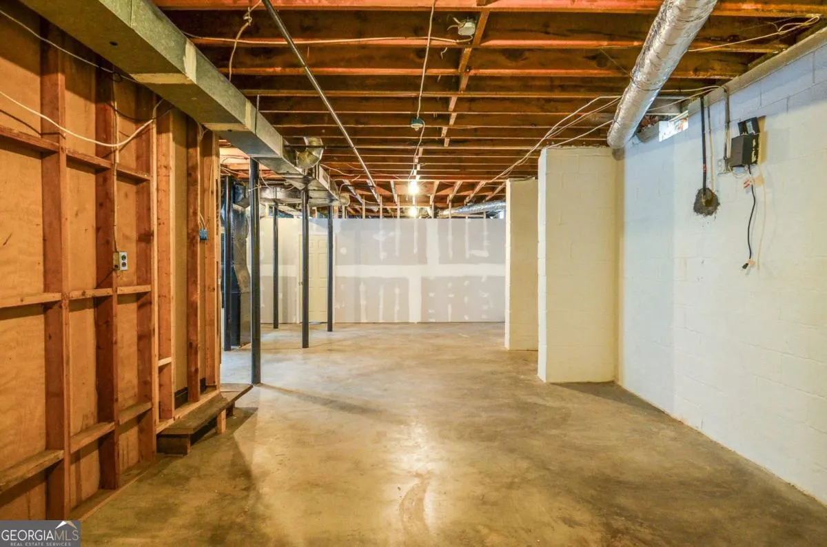 2079 Street Deville NE