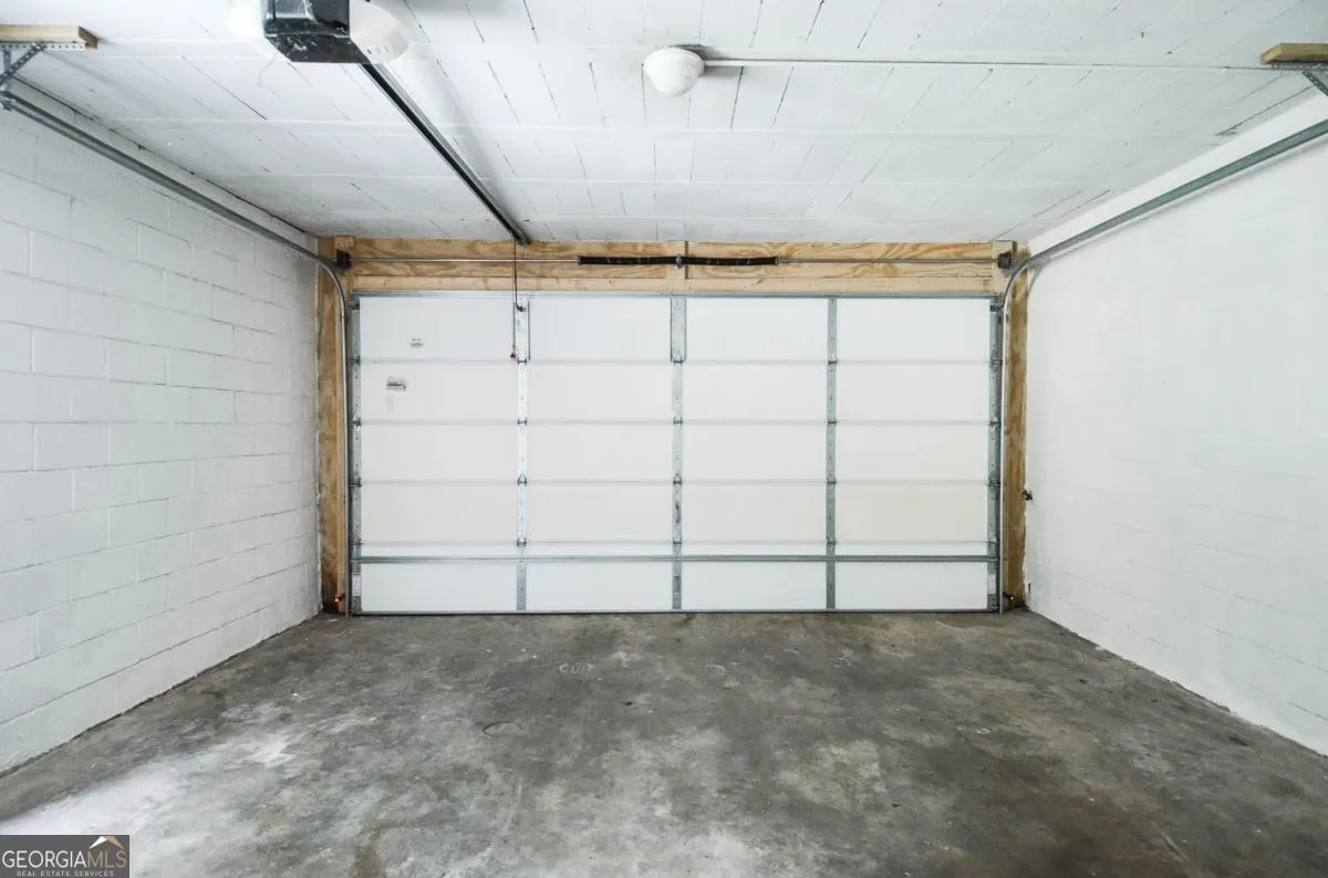 2079 Street Deville NE