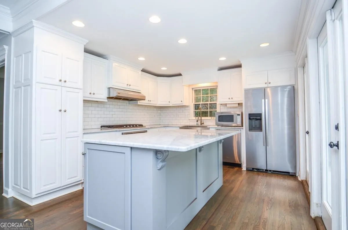 2079 Street Deville NE