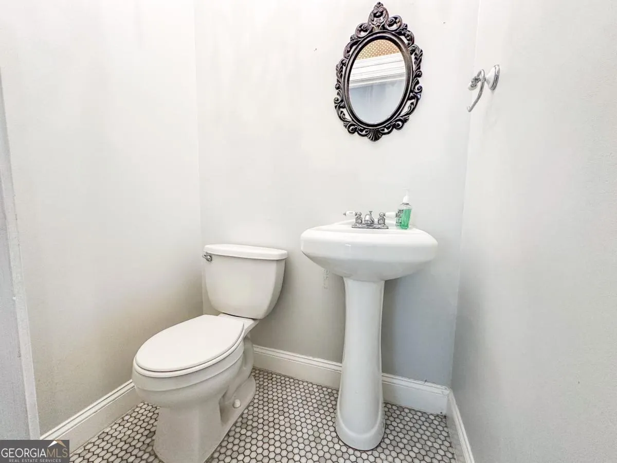 2079 Street Deville NE