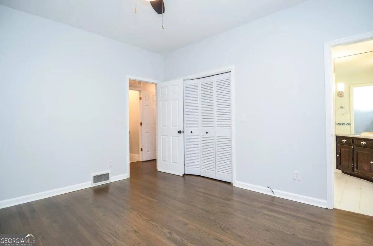 2079 Street Deville NE