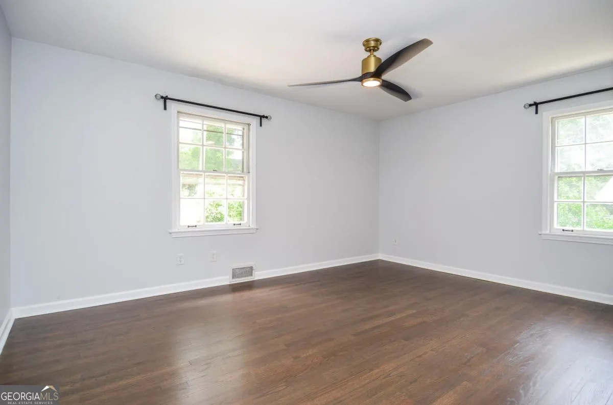2079 Street Deville NE