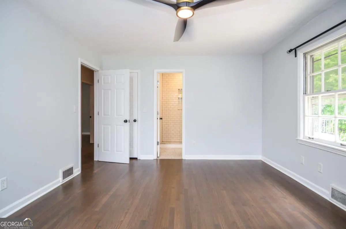2079 Street Deville NE