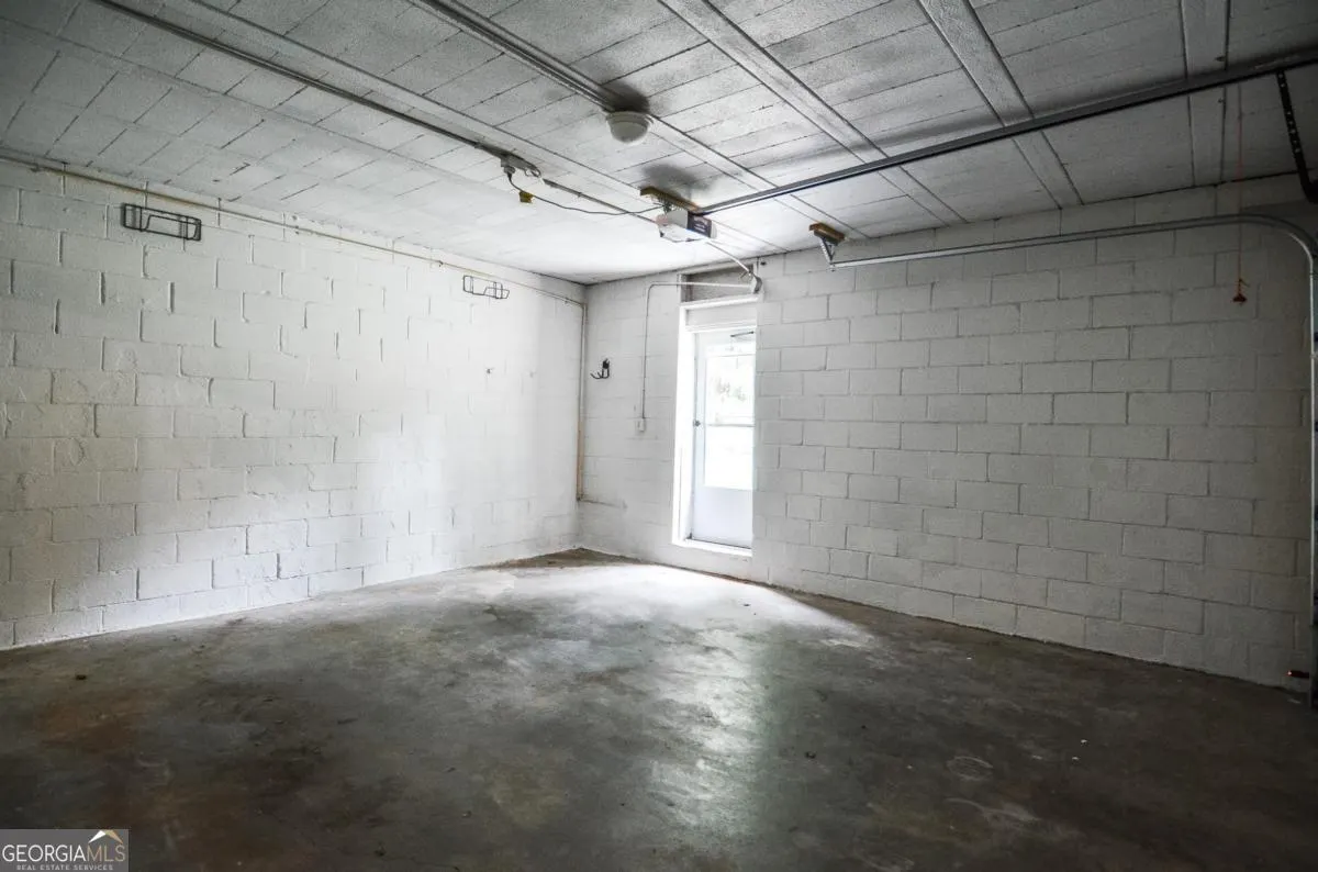2079 Street Deville NE