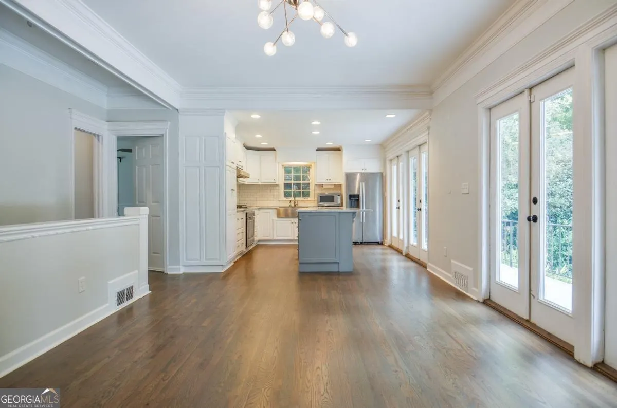 2079 Street Deville NE