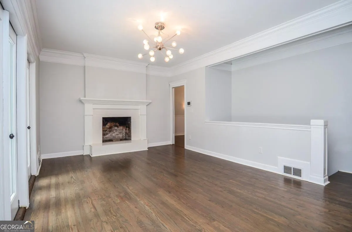 2079 Street Deville NE