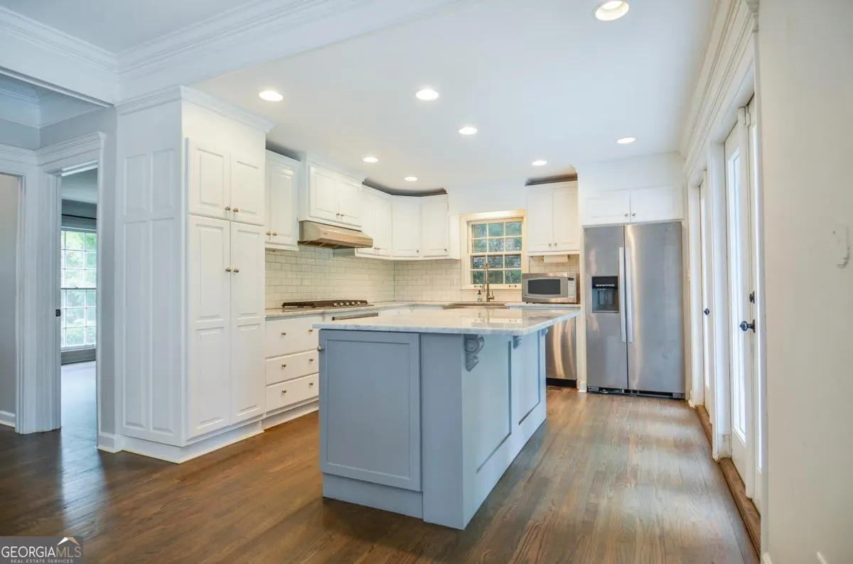 2079 Street Deville NE