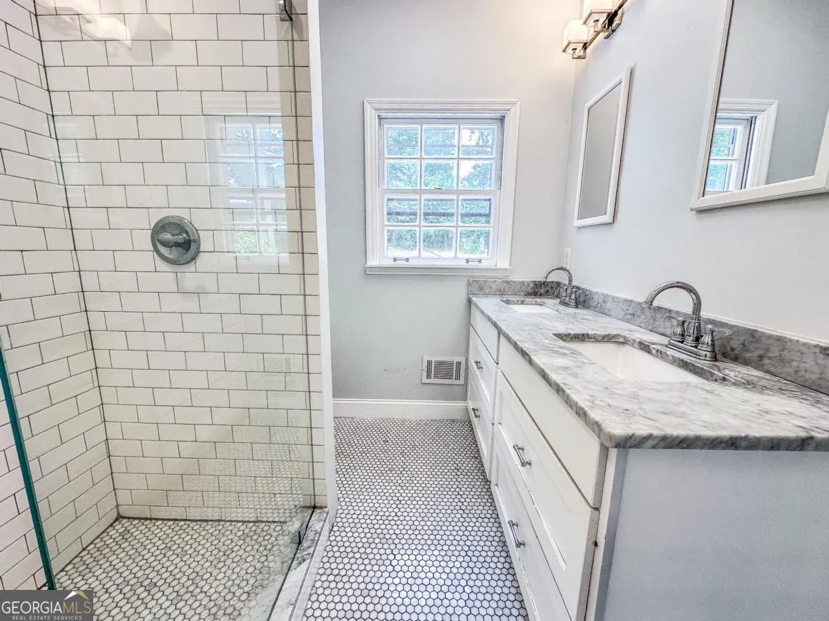 2079 Street Deville NE