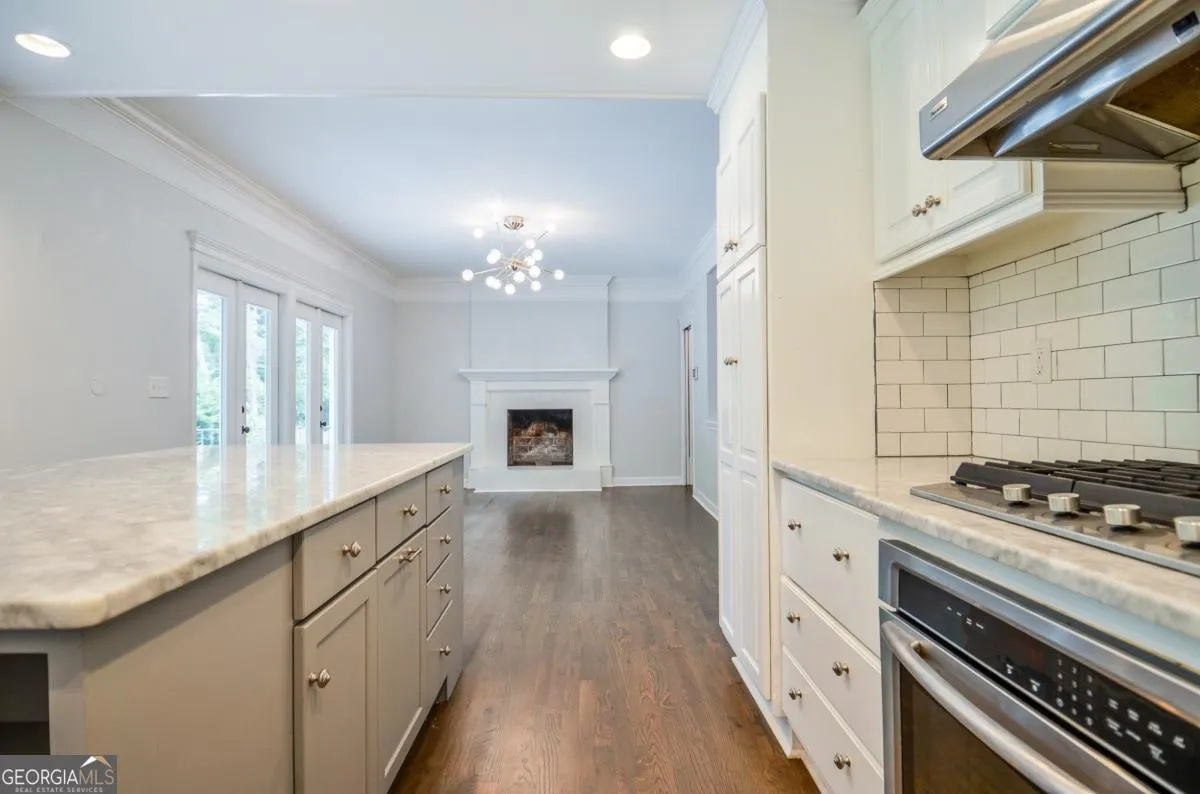 2079 Street Deville NE