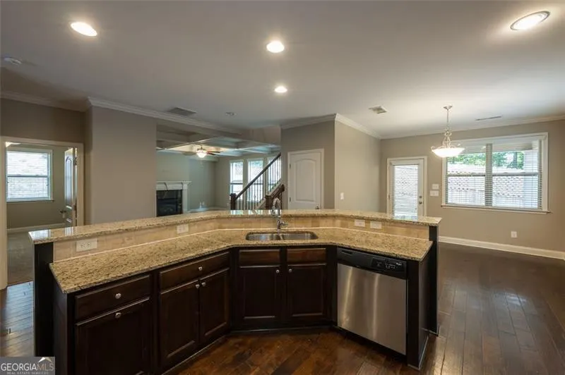 7067 WALHAM Grove