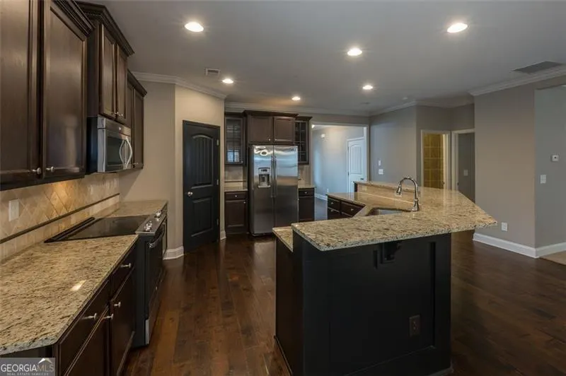 7067 WALHAM Grove