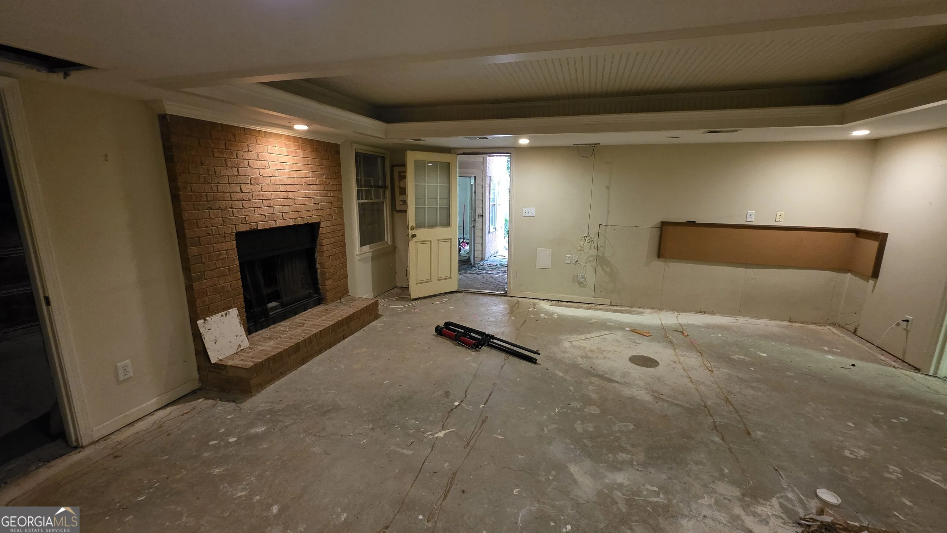 865 Ferncroft Court