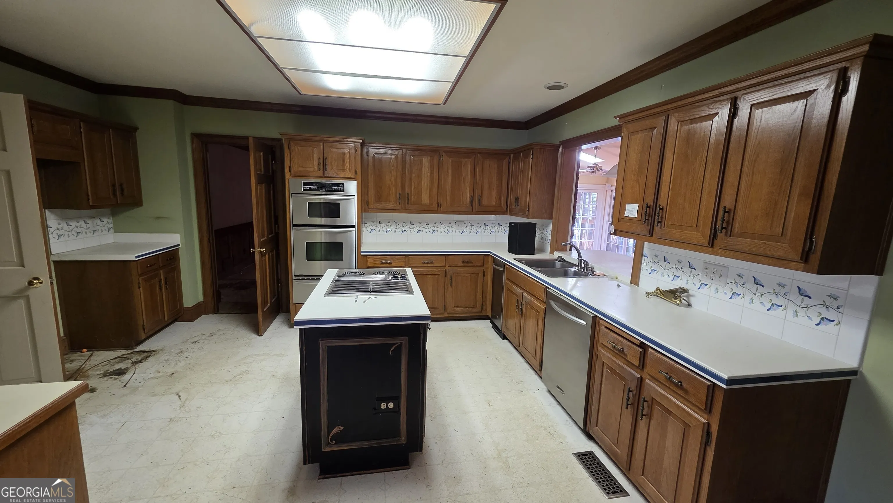 865 Ferncroft Court