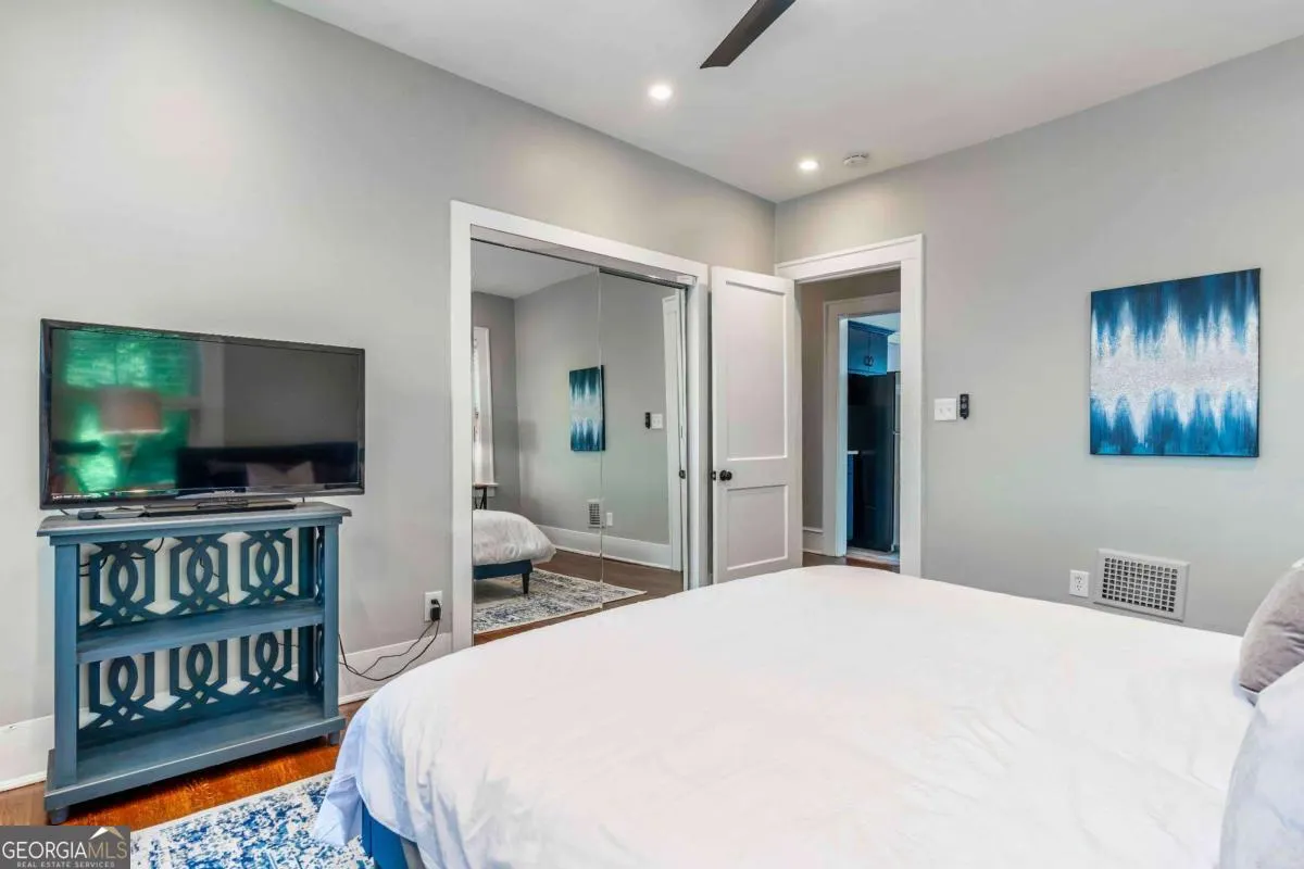 1 850 Charles Allen Drive NE, #1