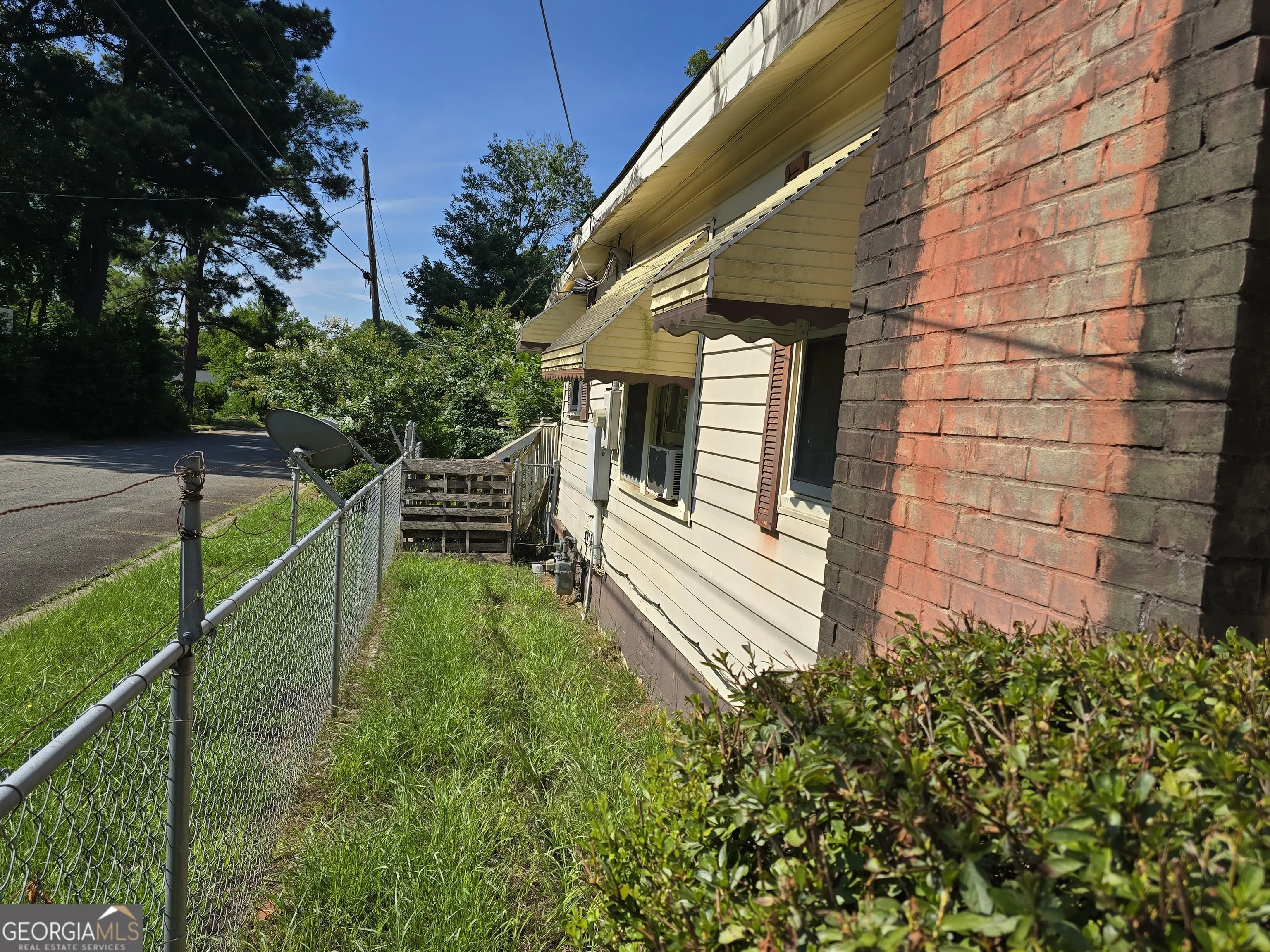 554 Lynmore Avenue