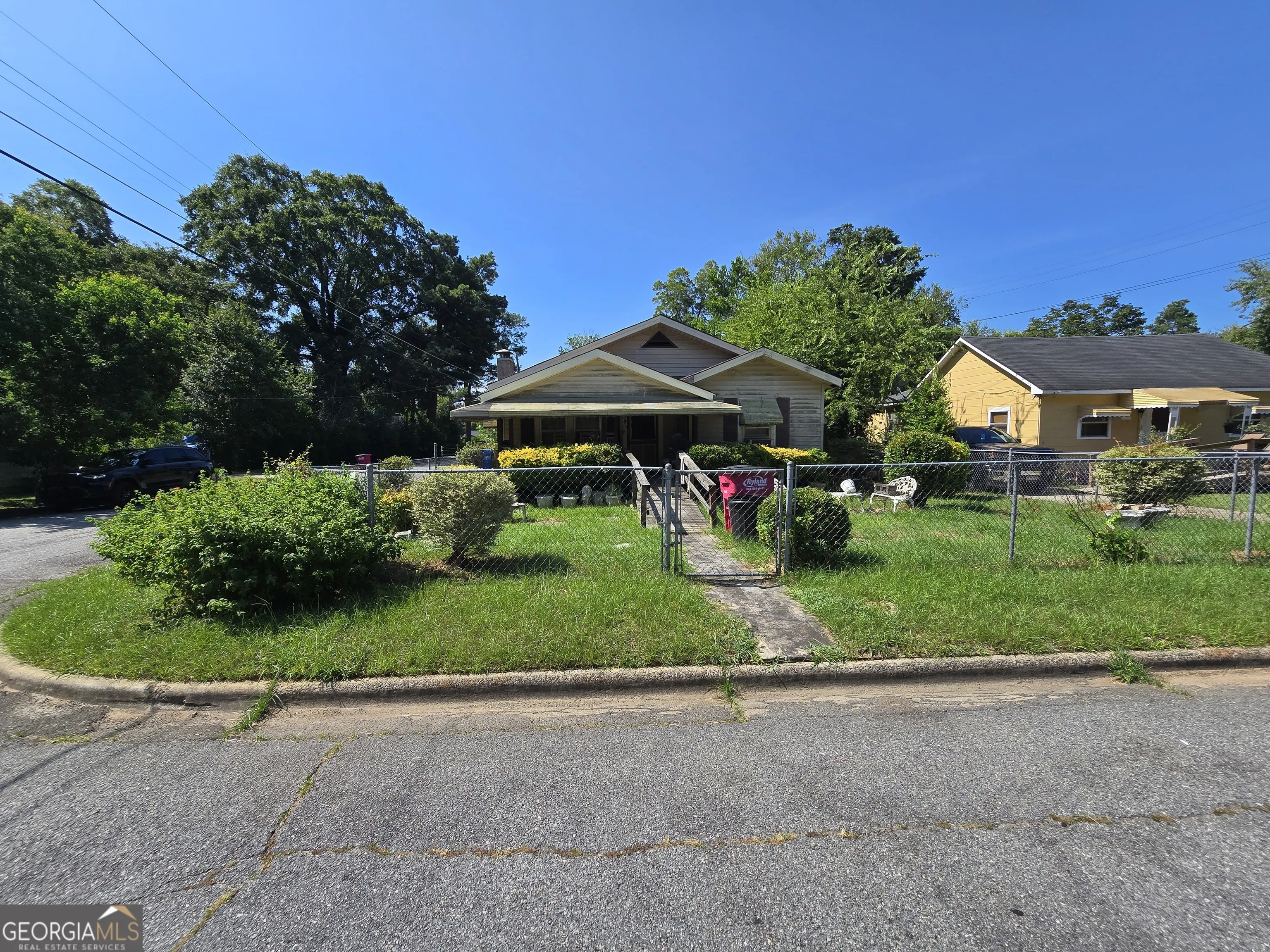 554 Lynmore Avenue