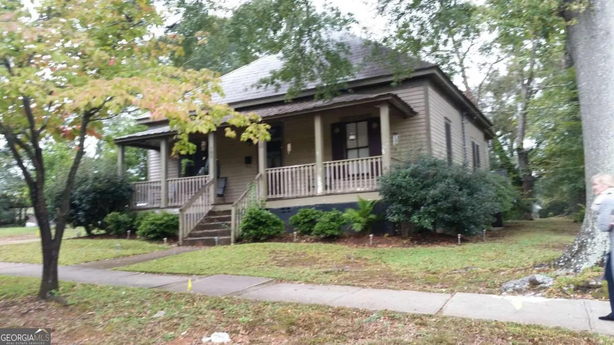 822 W SOLOMON Street