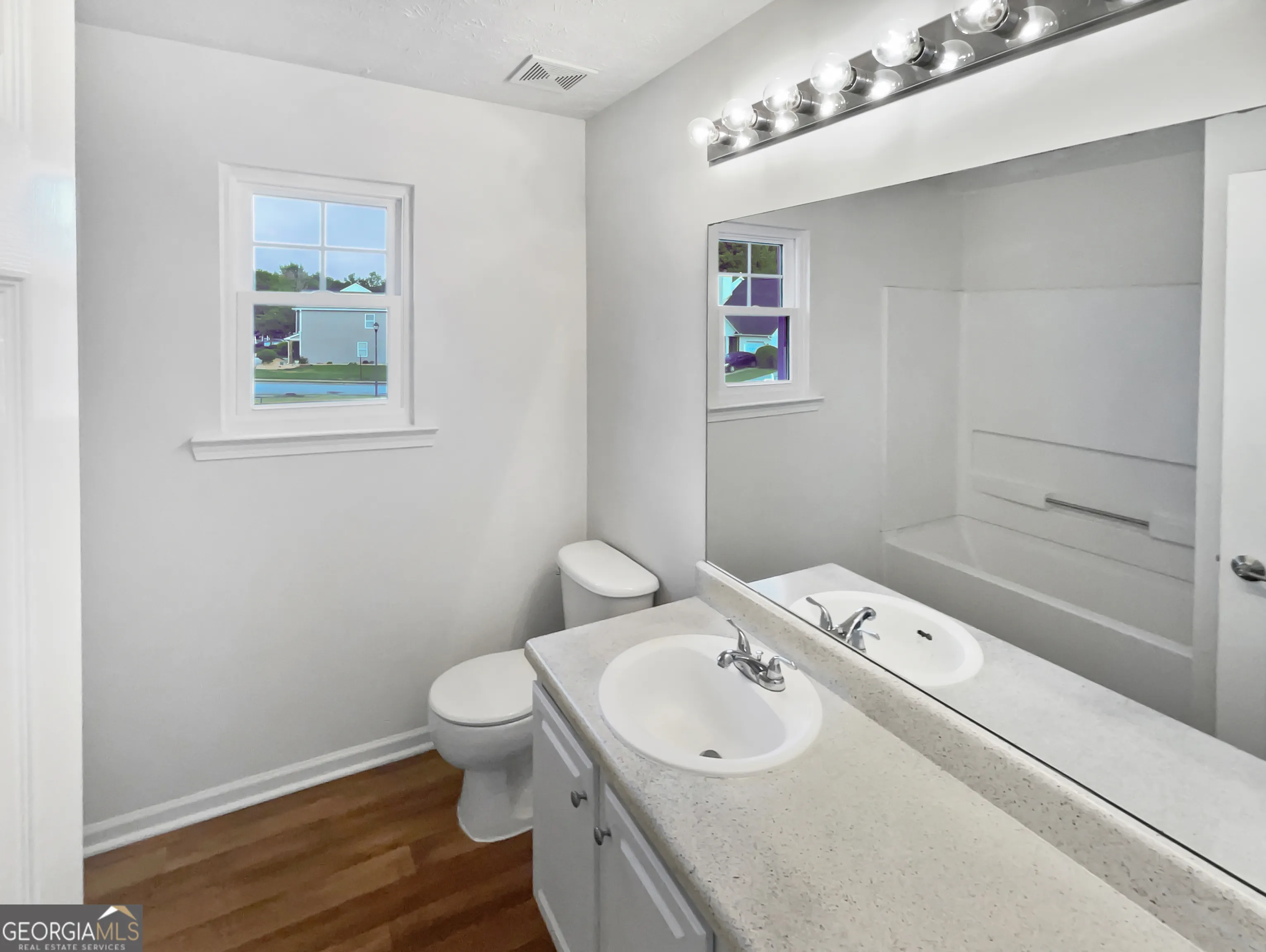 # 71 9562 Lakeview Circle, ## 71