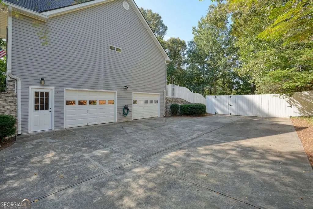 1124 Fieldstone Drive