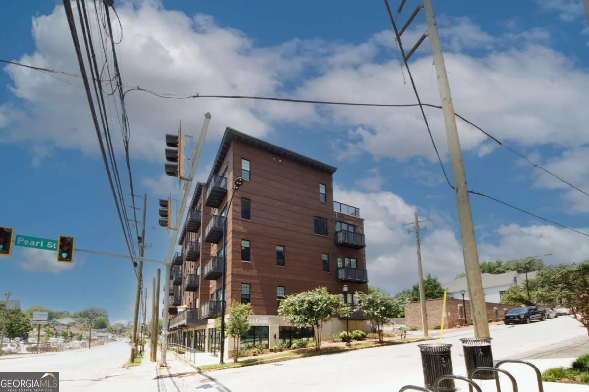 2 764 Memorial Drive SE, #2