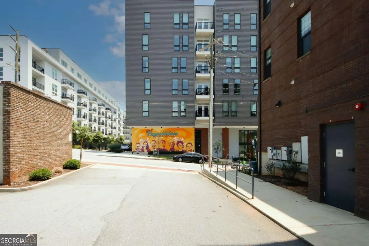 2 764 Memorial Drive SE, #2