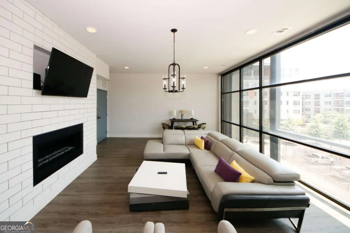 2 764 Memorial Drive SE, #2
